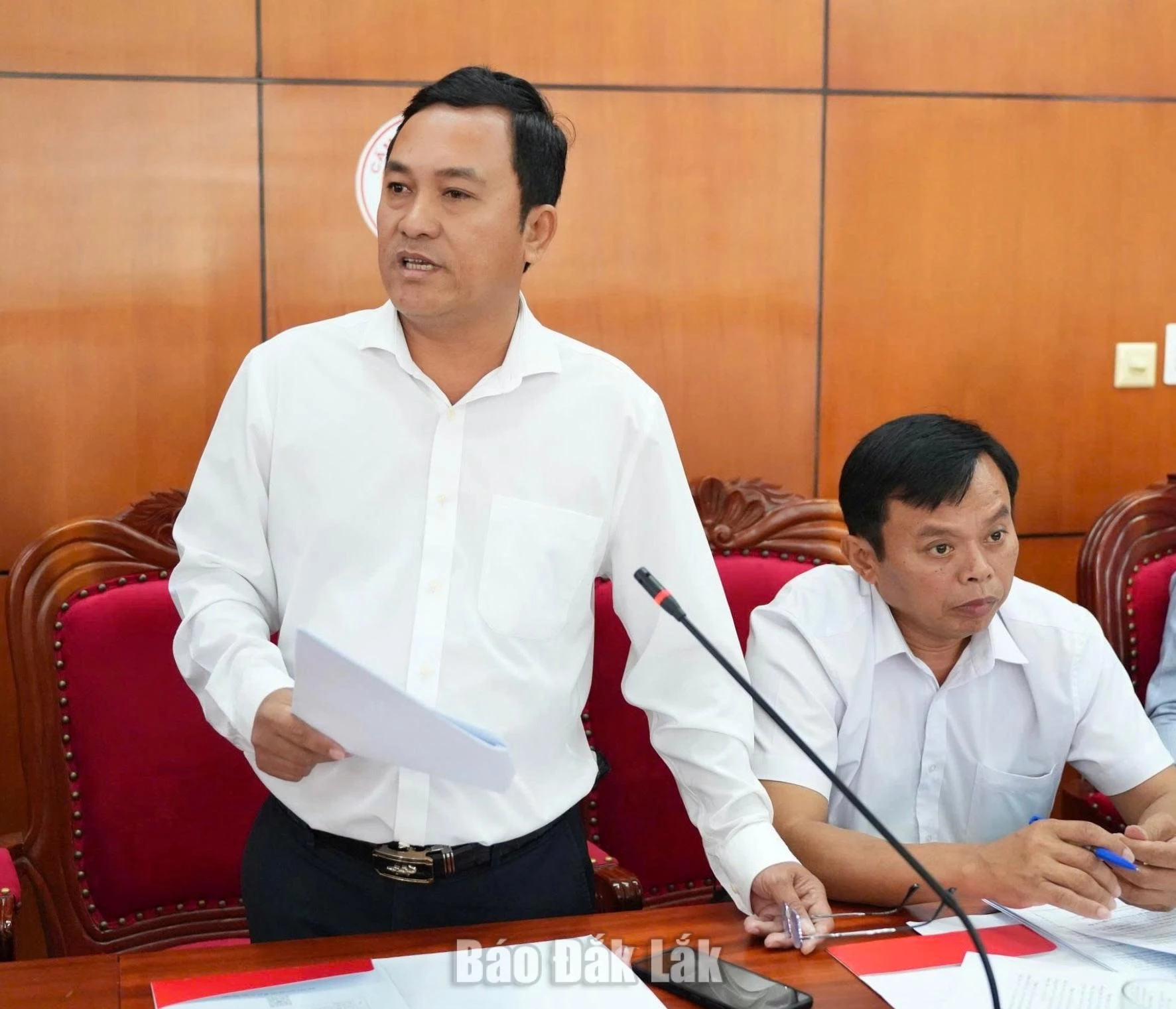 Bí thư Đảng ủy, Chủ tịch HĐND xã Ia Lốp Nguyễn Thanh Tuấn phát biểu tại hội nghị.
