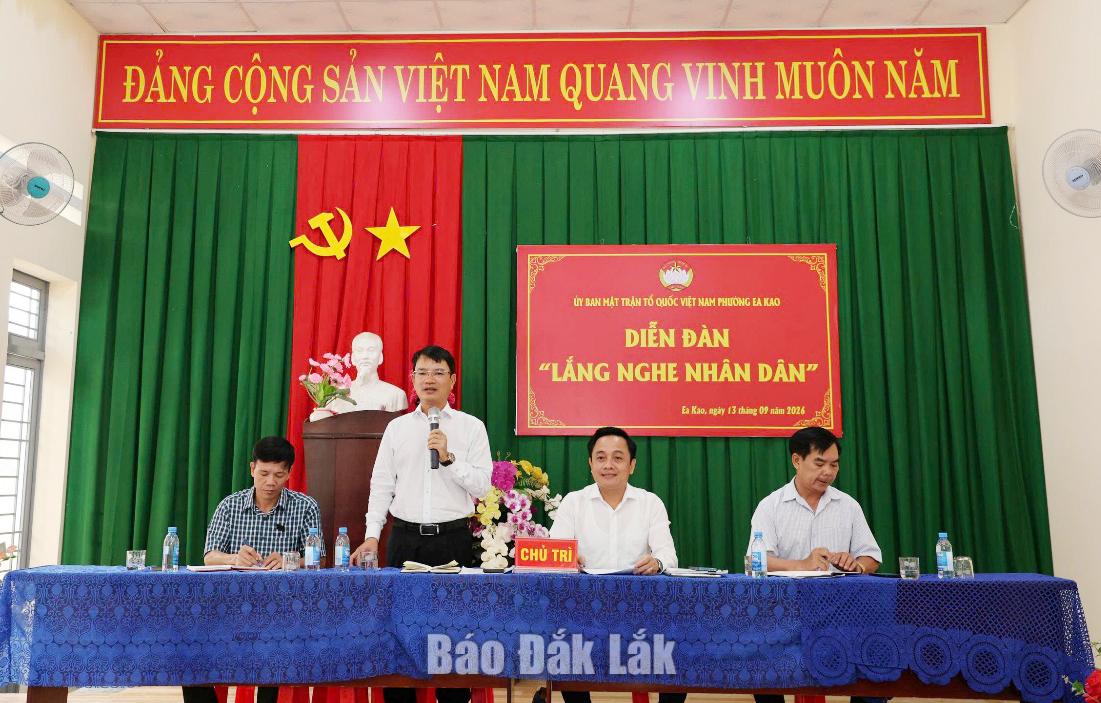 Lãnh đạo phường Ea Kao tổ chức đối thoại trực tiếp với nhân dân tại Diễn đàn “Lắng nghe nhân dân”.