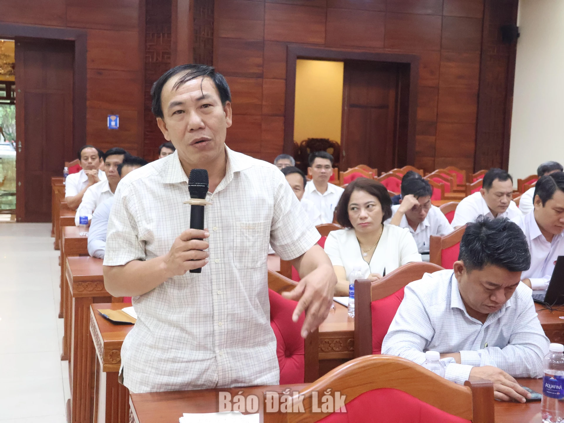 Đại biểu thảo luận tại hội nghị.