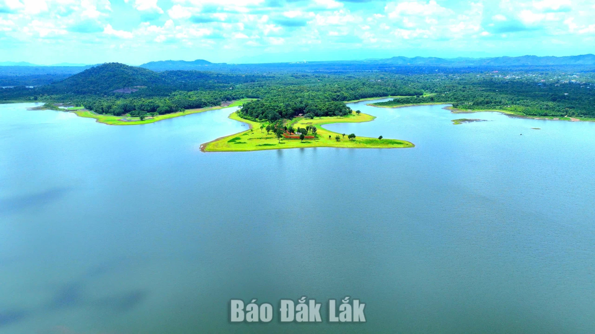 Phân khu 4 (Phường Ea Kao): - Tính chất: phát triển với trụ cột chiến lược là thương mại - dịch vụ và du lịch sinh thái, lấy hồ Ea Kao làm hạt nhân phát triển không gian đô thị và du lịch. Là trung tâm công nghệ - giáo dục và đổi mới sáng tạo của đô thị Buôn Ma Thuột. Phát triển mô hình đô thị sinh thái mật độ thấp, gắn với bảo tồn cảnh quan tự nhiên, mặt nước và hệ sinh thái nông nghiệp đặc trưng vùng cao nguyên.