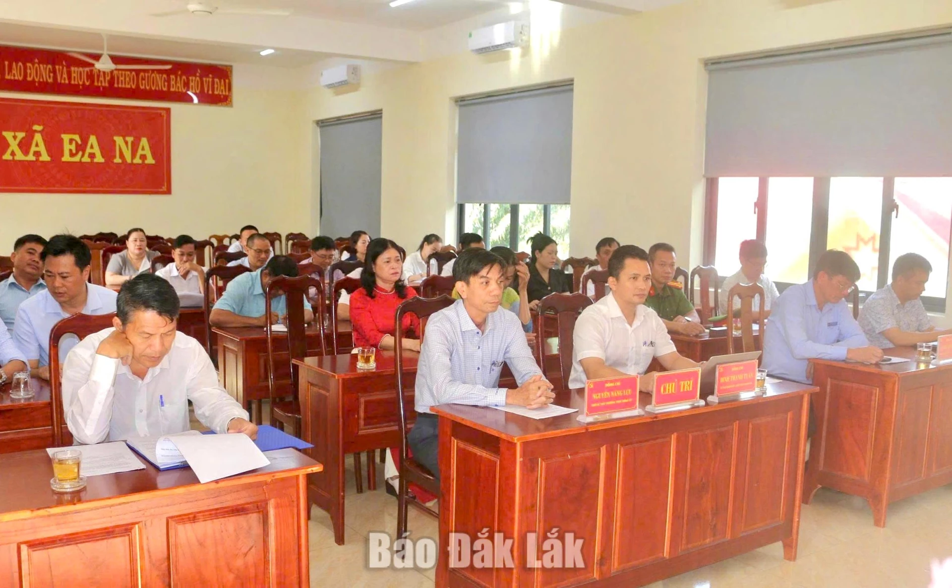 Các đại biểu dự buổi lễ.