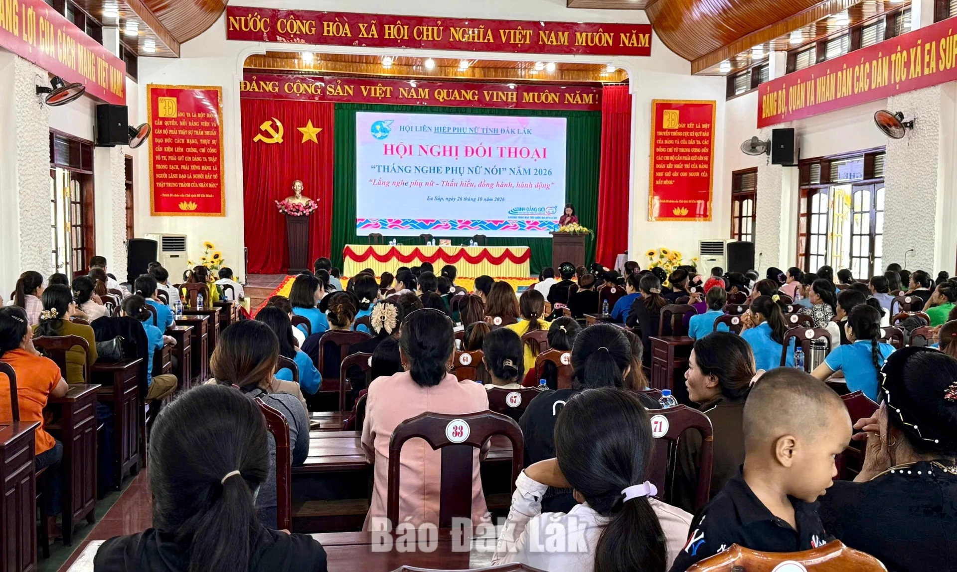 Toàn cảnh hội nghị.