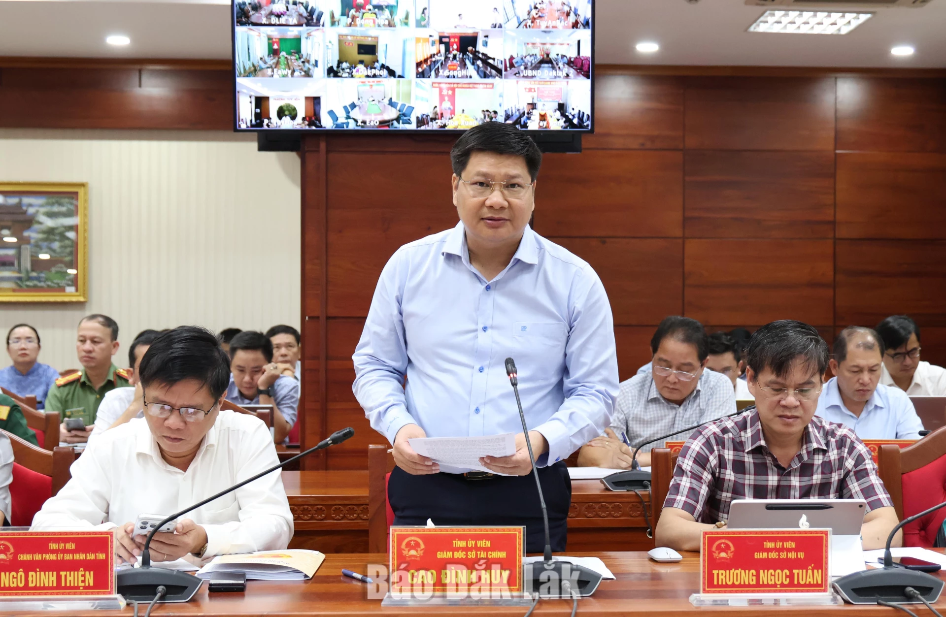 Giám đốc Sở Tài chính Cao Đình Huy báo cáo tình hình kinh tế - xã hội của tỉnh quý III/2026.