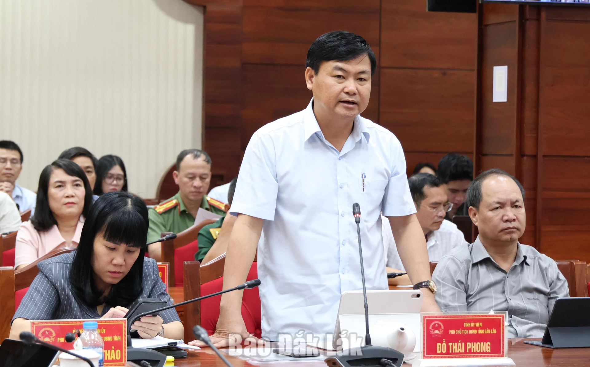 Phó Chủ tịch HĐND tỉnh Đỗ Thái Phong phát biểu tại hội nghị.