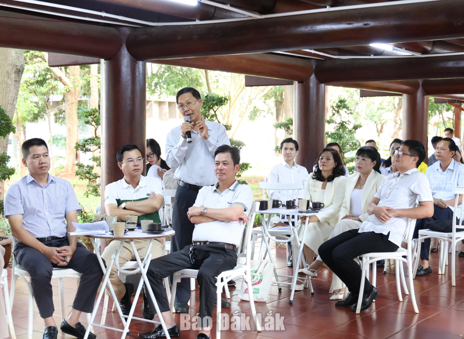 Các đại biểu tham dự chương trình.