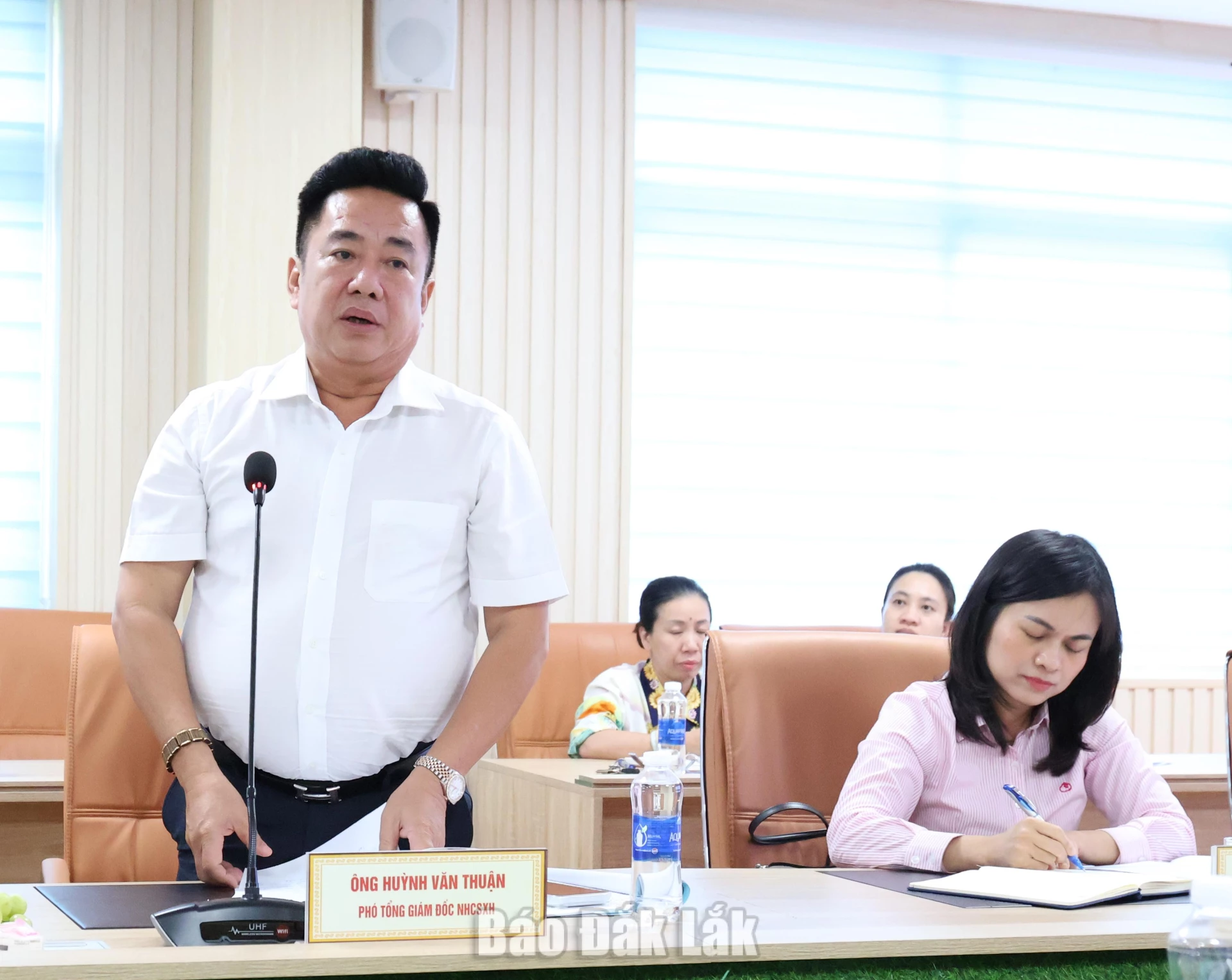 Huỳnh Văn Thuận, Phó tổng Giám đốc NHCSXH phát biểu tại buổi làm việc.