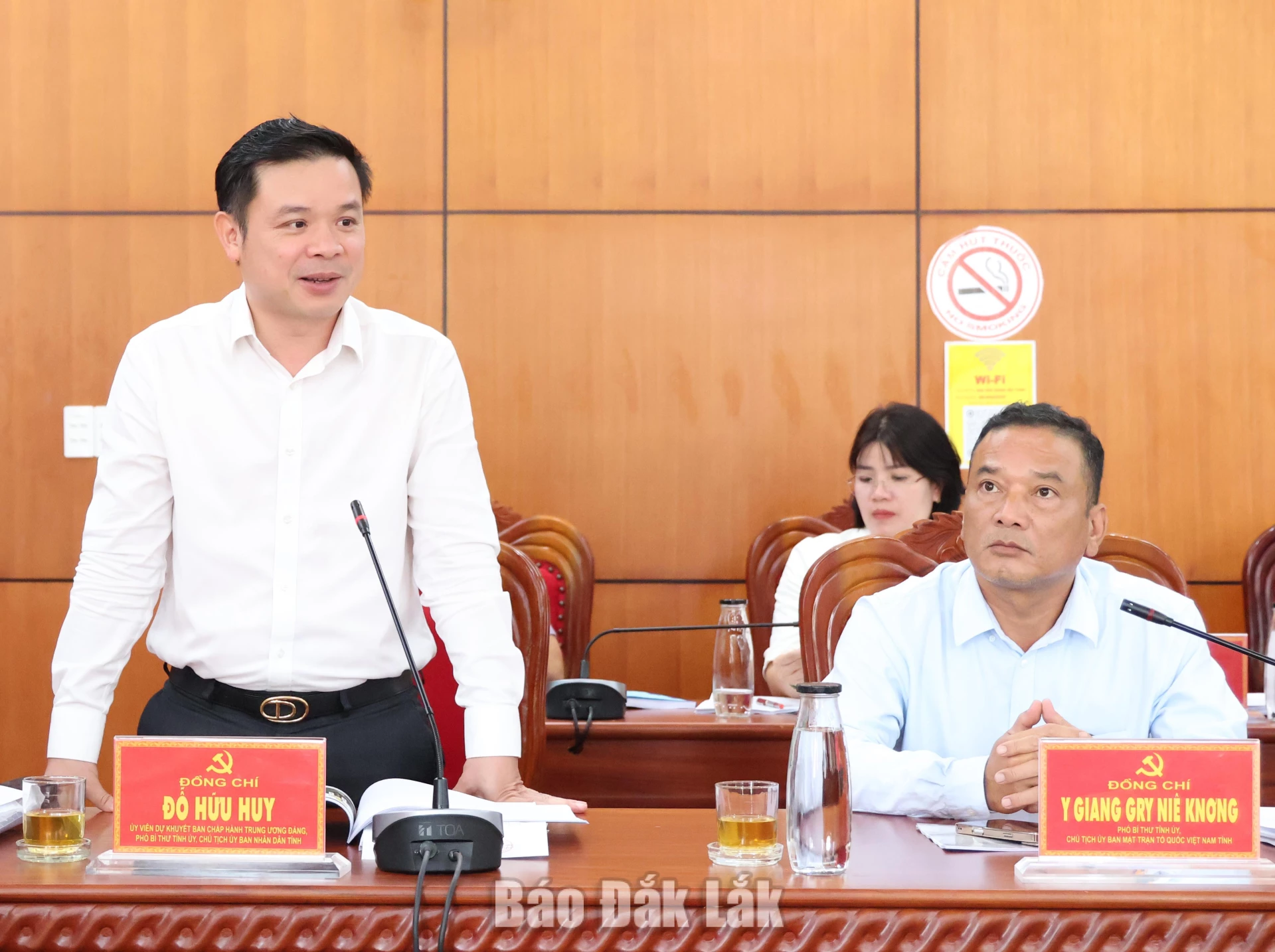 Chủ tịch UBND tỉnh Đắk Lắk Đỗ Hữu Huy phát biểu tại cuộc họp.