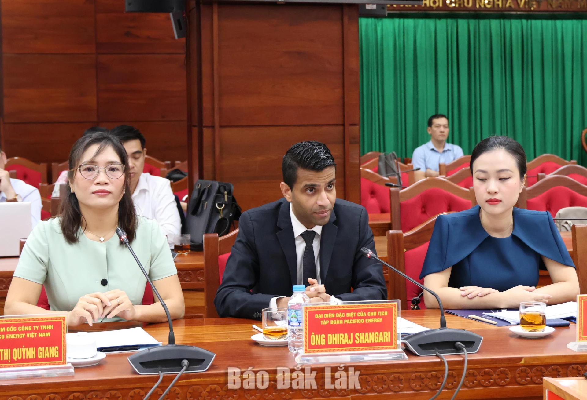 Đại diện Tập đoàn Pacifico Energy thông tin về việc đề xuất dự án.
