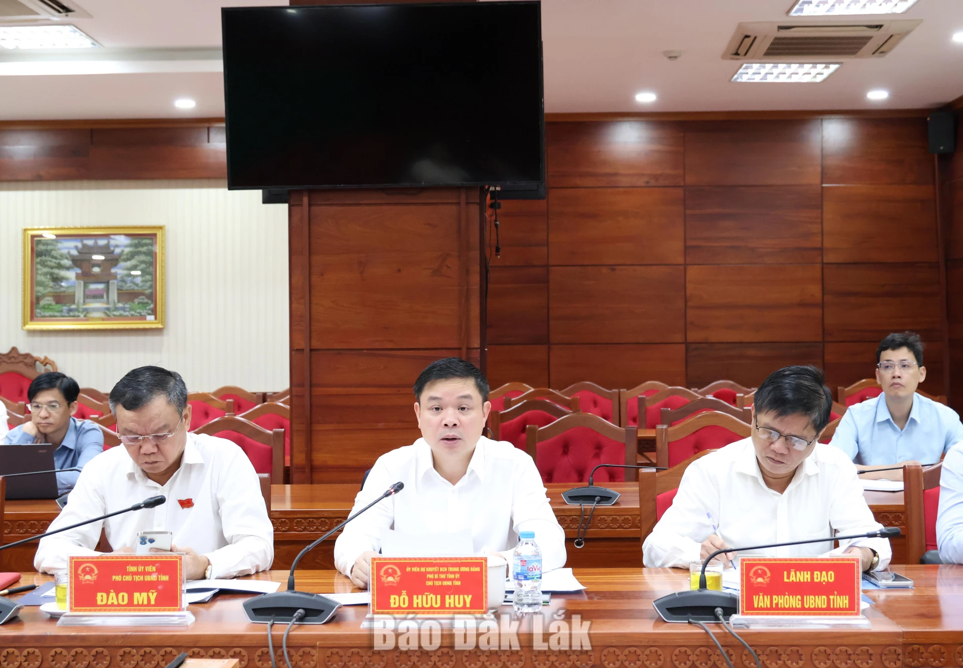 Chủ tịch UBND tỉnh Đắk Lắk Đỗ Hữu Huy phát biểu tại buổi làm việc.