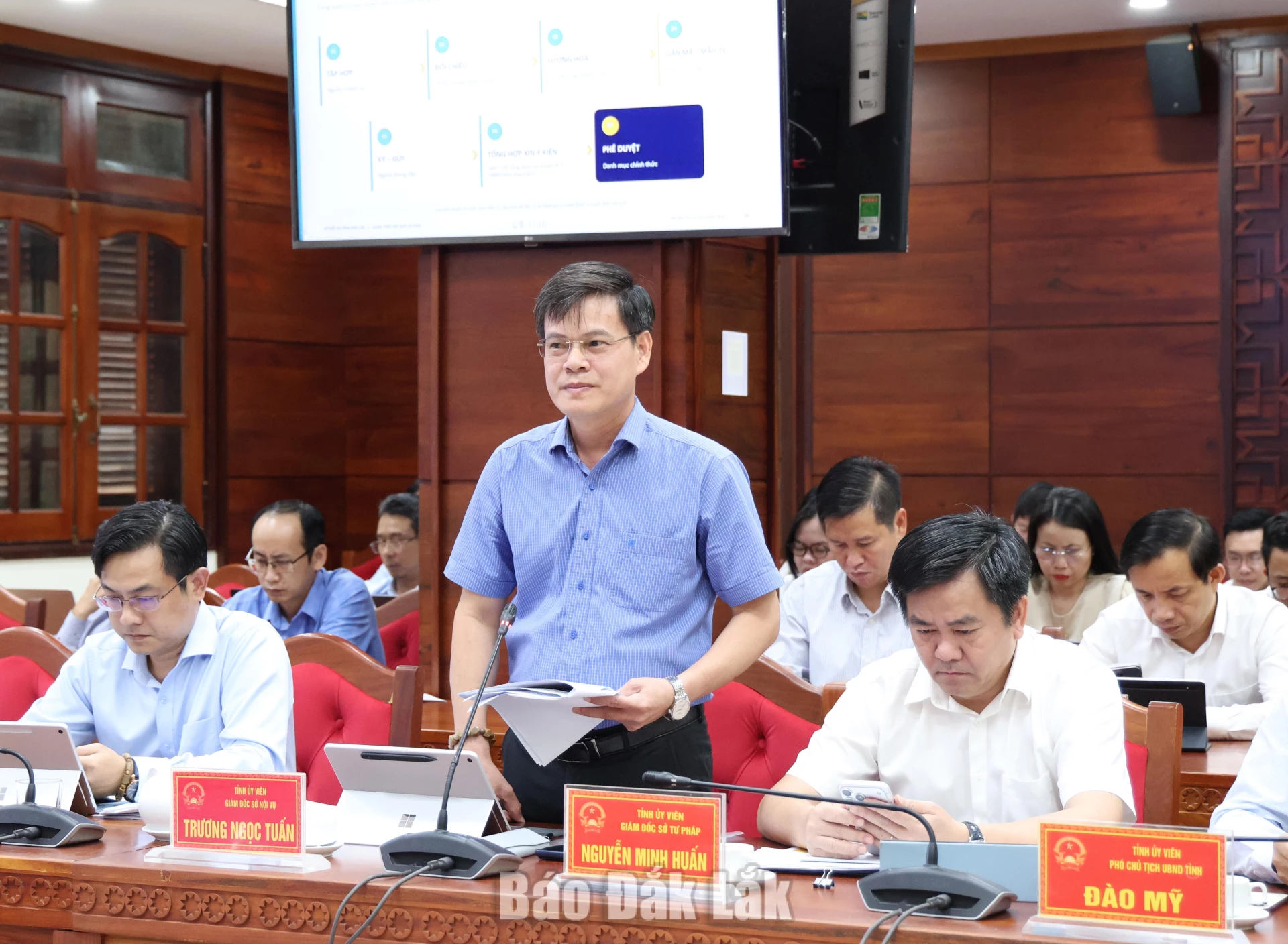 Giám đốc Sở Nội vụ Trương Ngọc Tuấn thông tin về áp dụng KPI đối với các sở, ngành, địa phương.