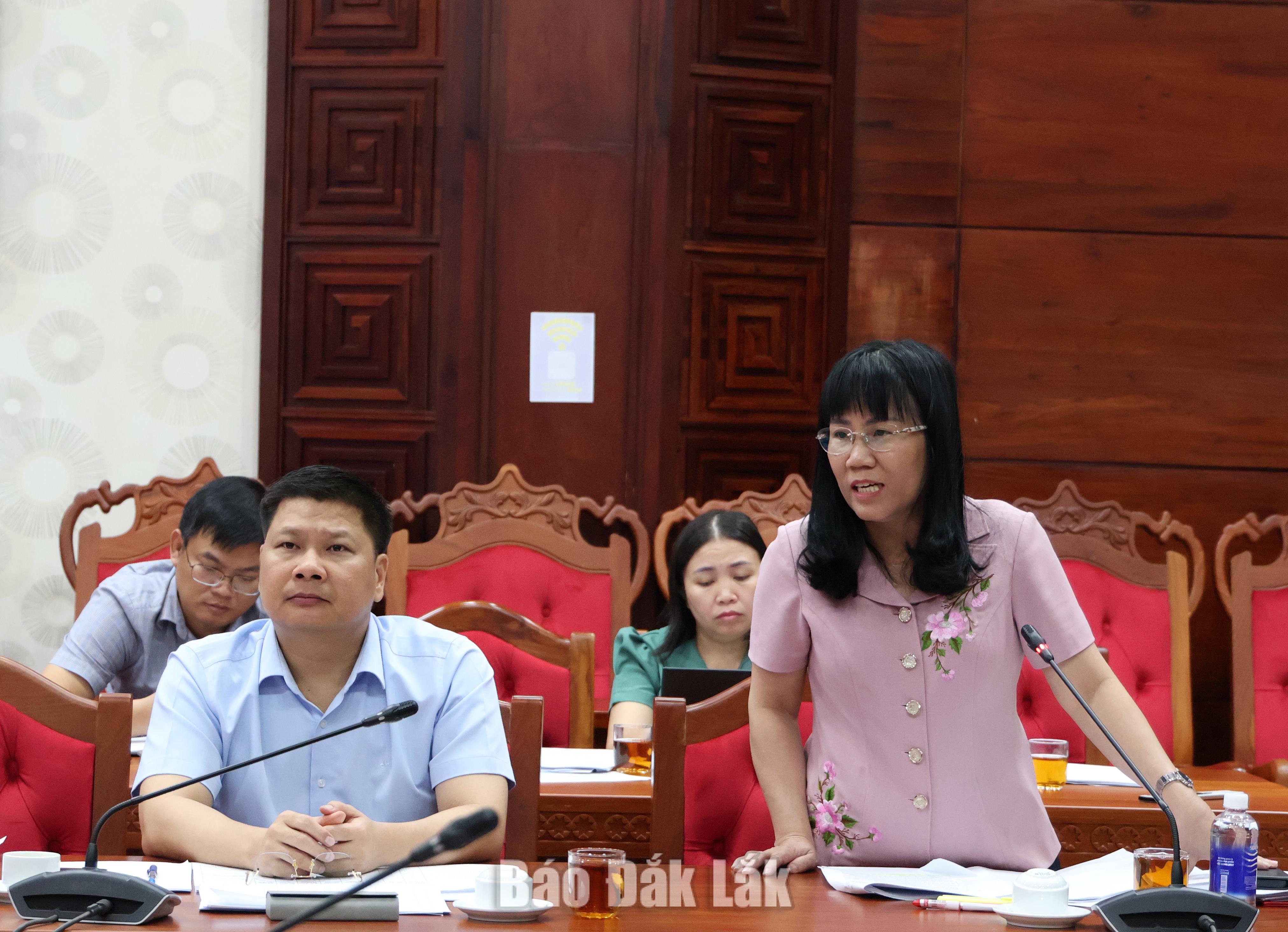 Phó Chủ tịch Thường trực UBND tỉnh Hồ Thị Nguyên Thảo phát biểu tại cuộc họp.