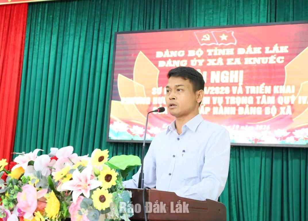 Đồng chí Y Thưa Kbuôr, Phó Bí thư Thường trực Đảng ủy xã phát biểu chỉ đạo.