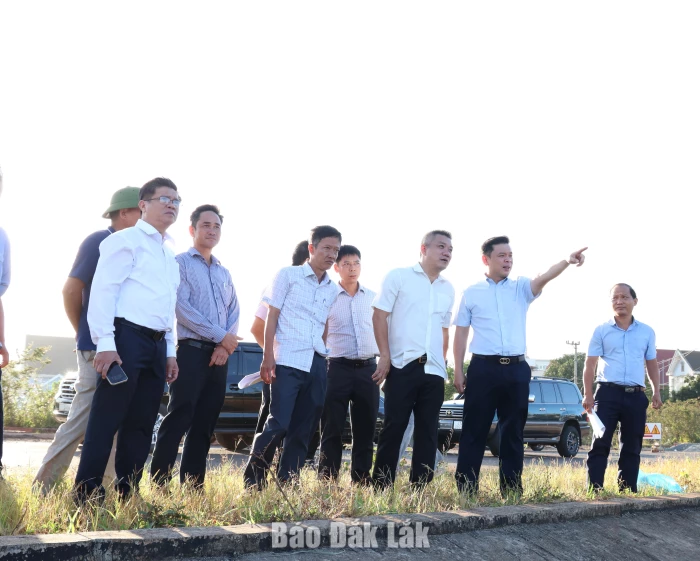 Chủ tịch UBND tỉnh thị sát Hồ thủy lợi Ea Tam và hạ tầng phụ cận
