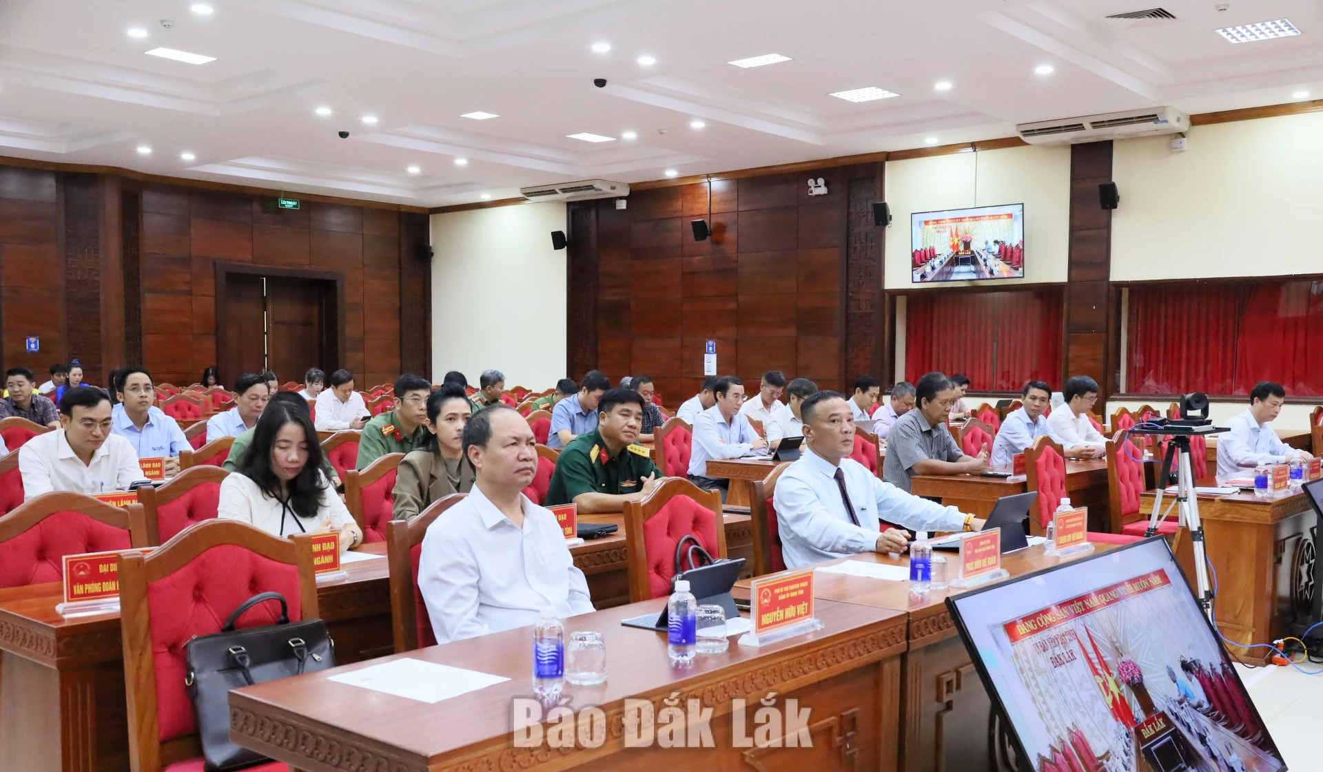 Các đại biểu tham dự hội nghị.