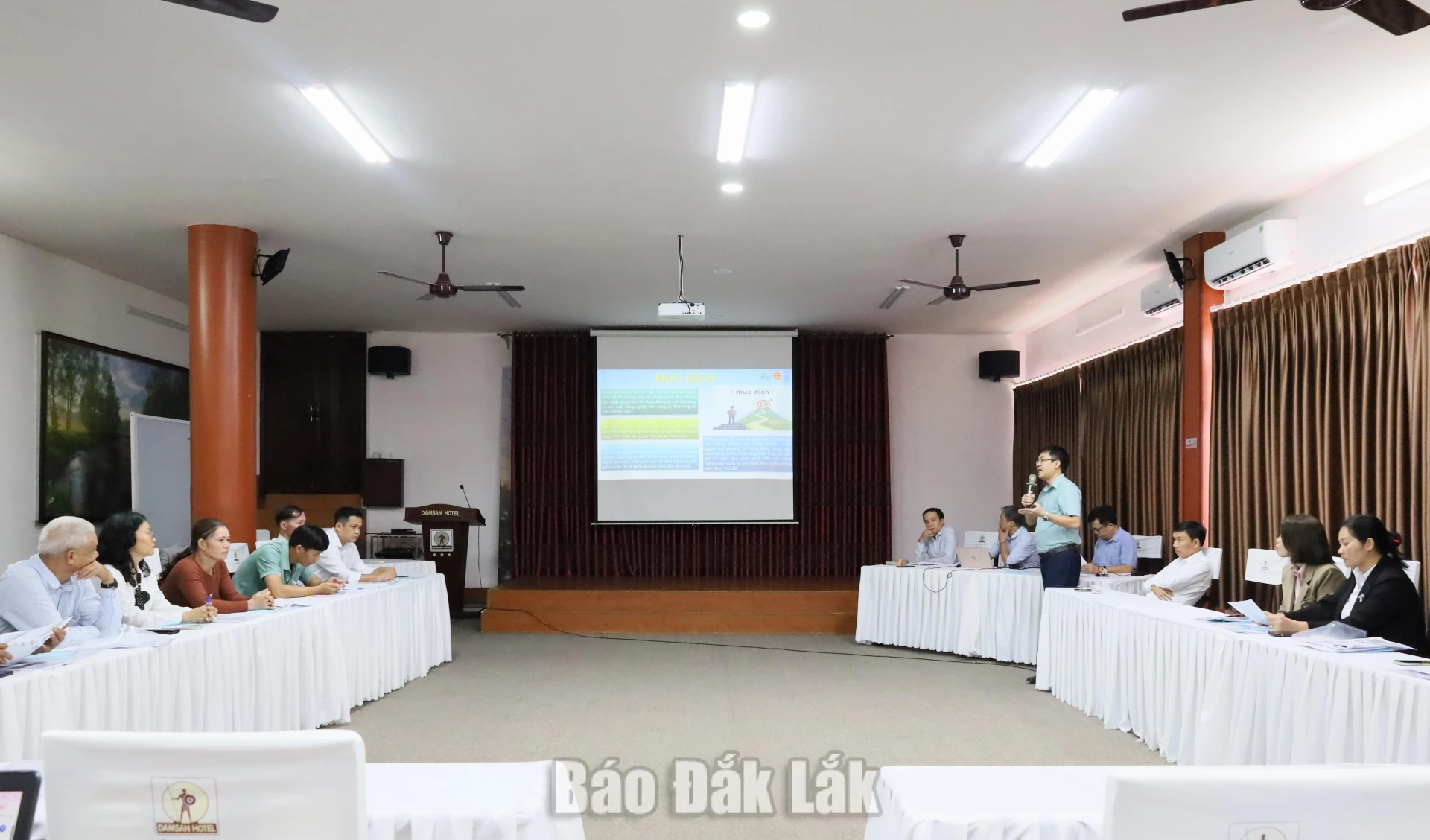 Các học viên tham dự khóa tập huấn.