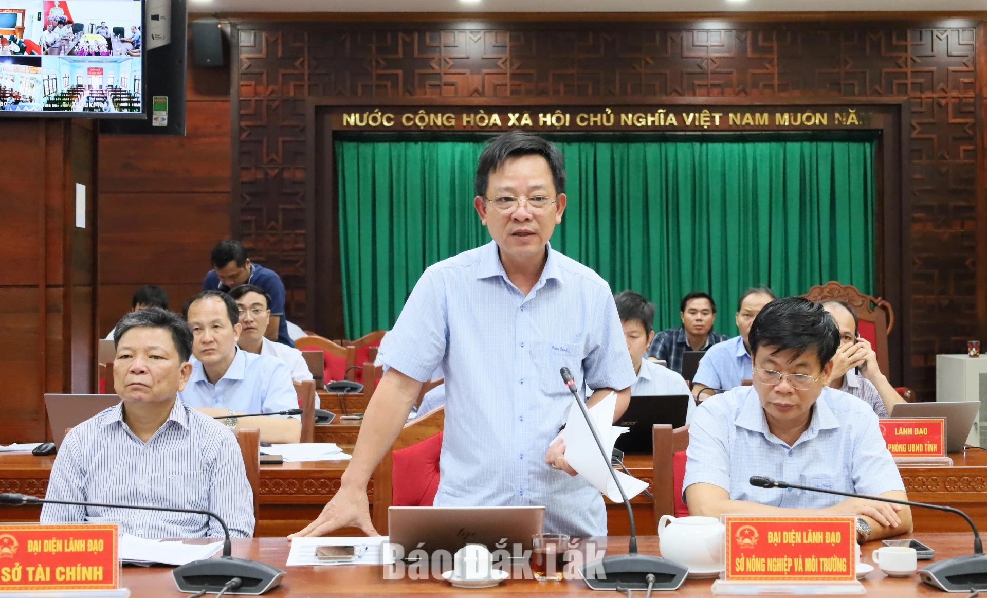 Phó Giám đốc Sở Nông nghiệp và Môi trường Nguyễn Thanh Phong báo cáo về tình hình nguồn nước trên địa bàn tỉnh.