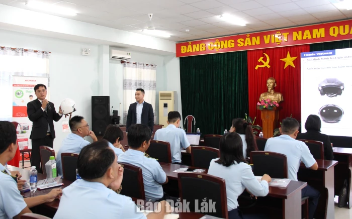Phổ biến pháp luật, trao đổi nghiệp vụ quản lý thị trường