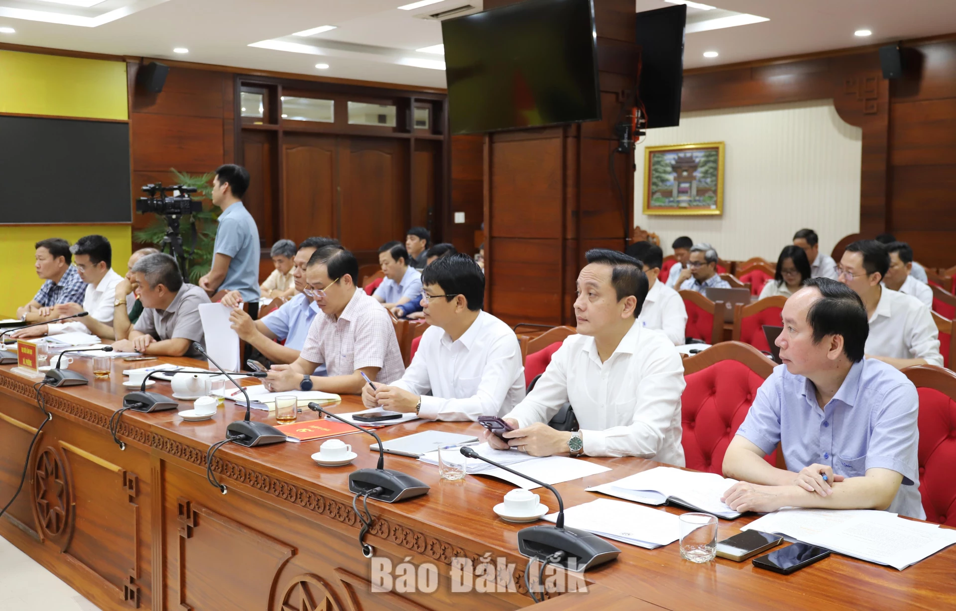 Đại diện lãnh đạo 6 xã, phườngt ham dự buổi làm việc