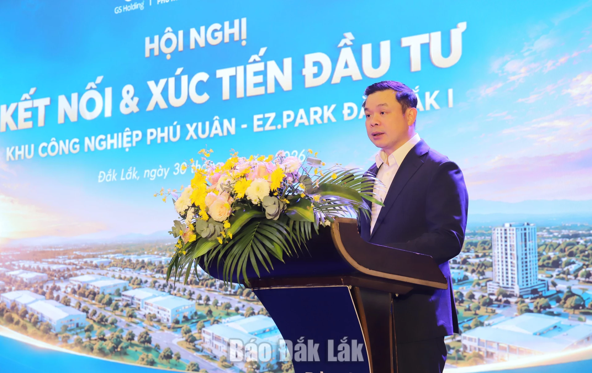 Chủ tịch UBND tỉnh Đỗ Hữu Huy phát biểu chỉ đạo tại Hội nghị.
