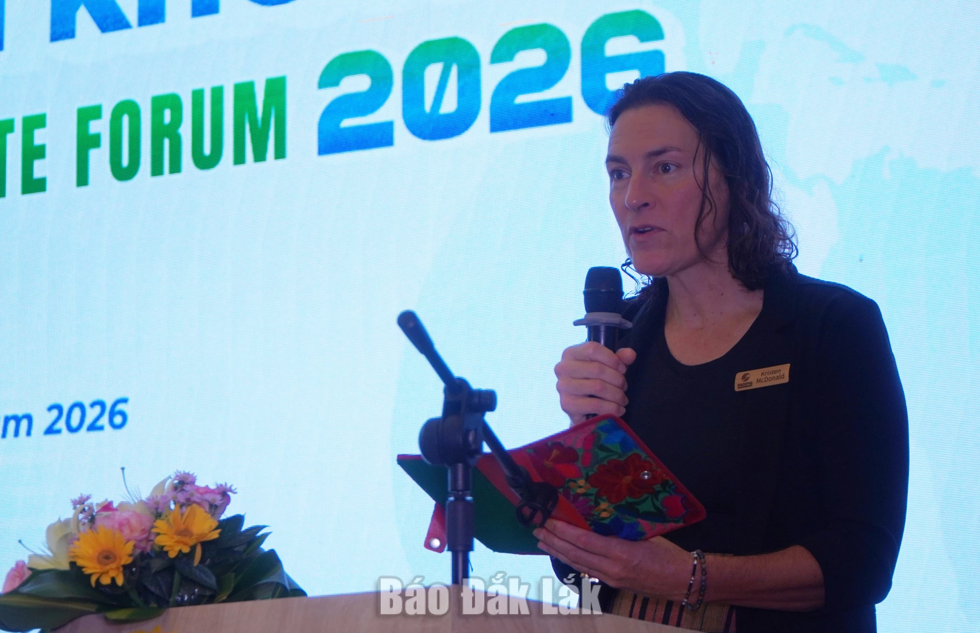 Bà Kristen MC Donald, Giám đốc cấp cao chương trình Nhựa phát biểu khai mạc hội thảo.