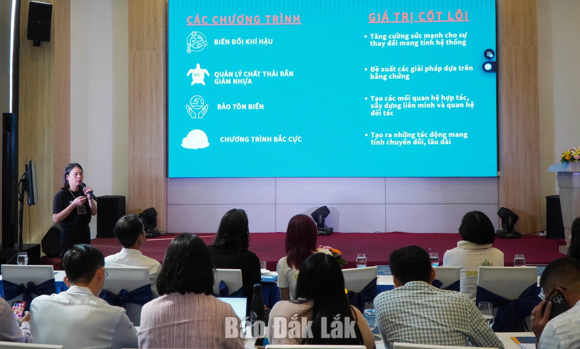Bà Quách Thị Xuân, Trưởng đại diện Trung tâm Tài nguyên và Môi trường Thái Bình Dương tại Việt Nam thông tin về kết quả hoạt động của tổ chức về các hoạt động bảo vệ môi trường.