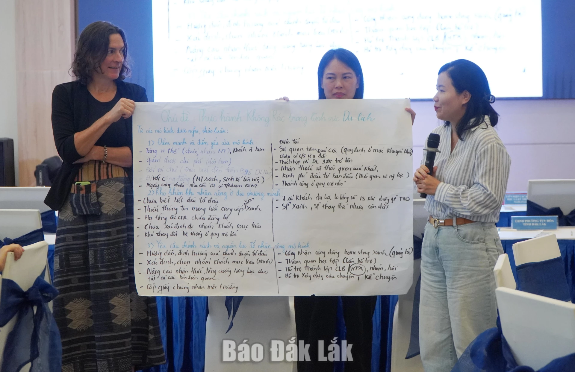 Các đại biểu thảo luận xung quanh việc đưa các mô hình giảm rác thải vào đời sống.