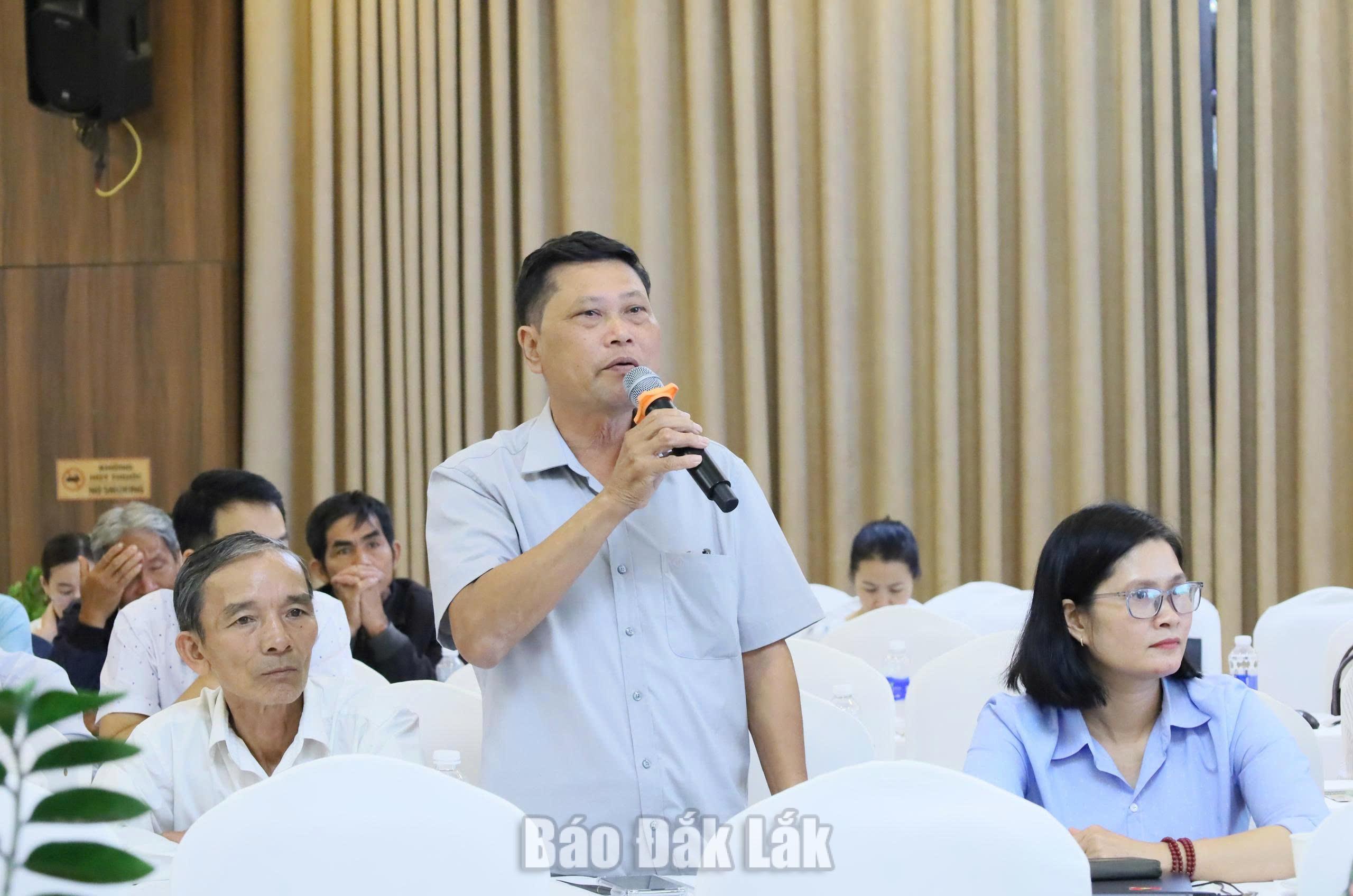 Đại diện nông dân phát biểu ý kiến về những vướng mắc trong việc sử dụng mã số vùng trồng.