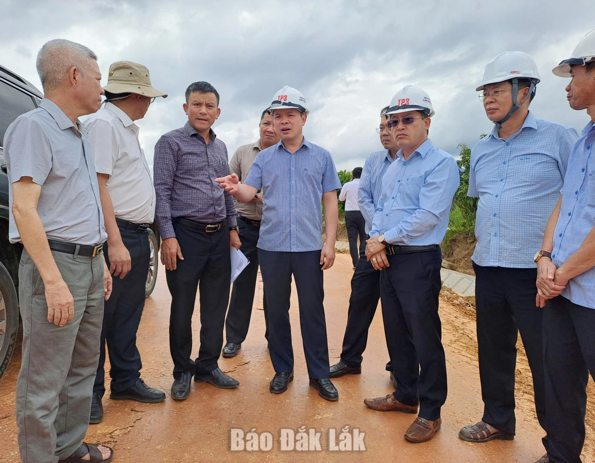 Lãnh đạo tỉnh Đắk Lắk trao đổi với các đơn vị về kịch bản giải ngân vốn đầu tư công.