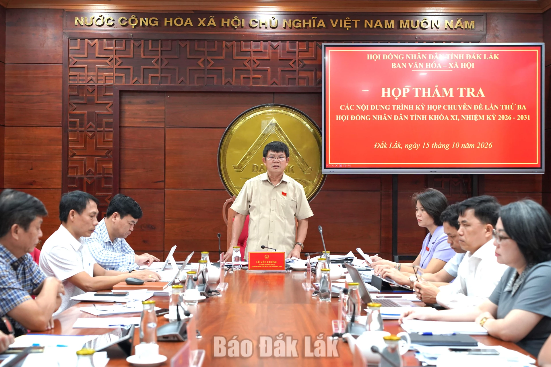 Trưởng Ban Văn hóa - Xã hội HĐND tỉnh Lê Văn Cường phát biểu kết luận nội dung cuộc họp.