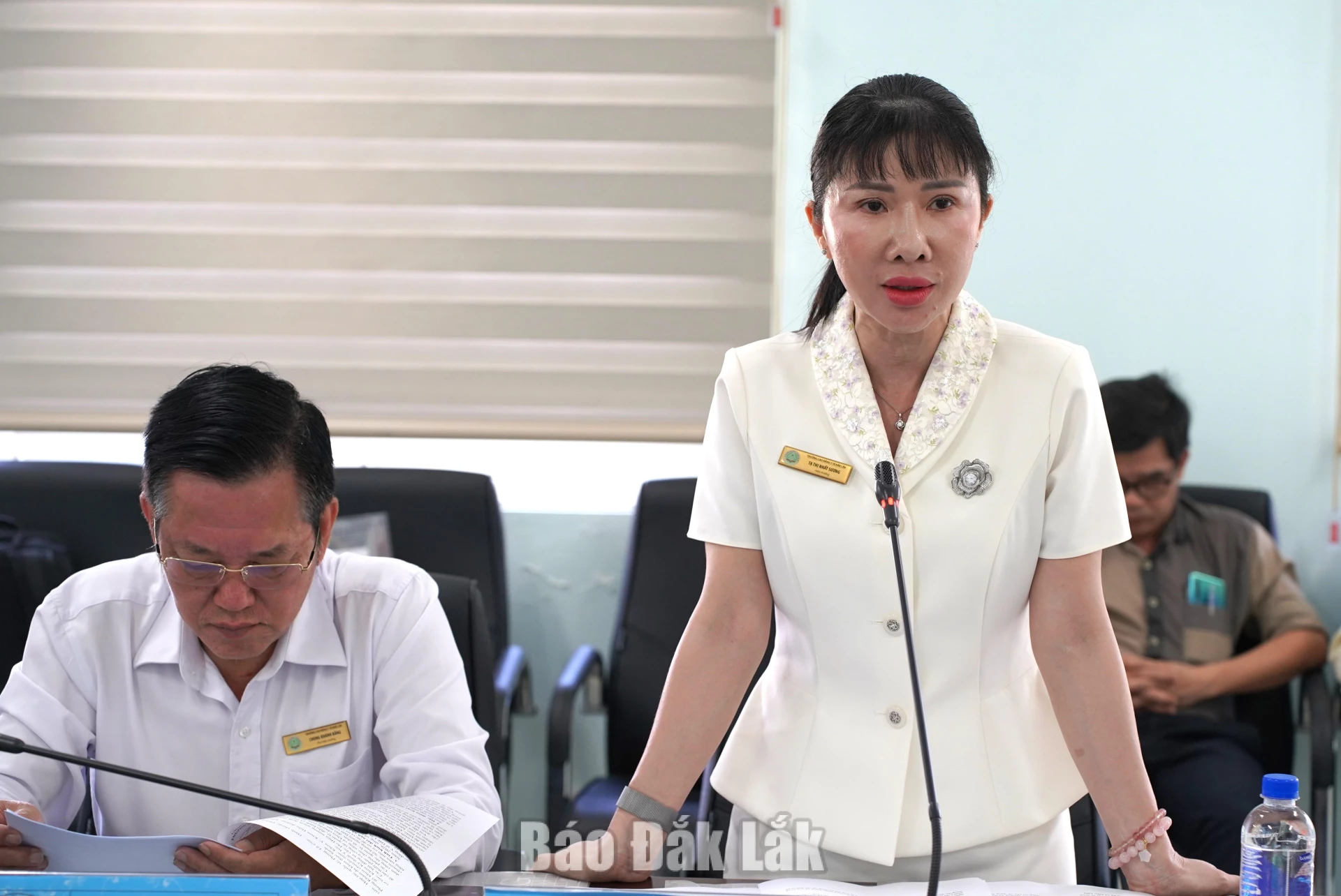 Hiệu trưởng Trường Cao đẳng Y tế Đắk Lắk Tạ Thị Nhất Sương báo cáo tình hình hoạt động của nhà trường.