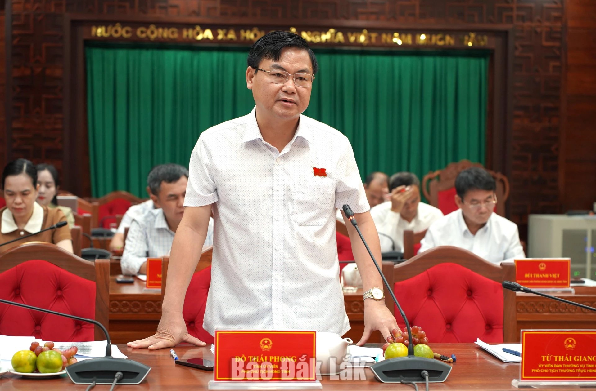 Đồng chí Đỗ Thái Phong, Phó Chủ tịch HĐND tỉnh phát biểu thảo luận.