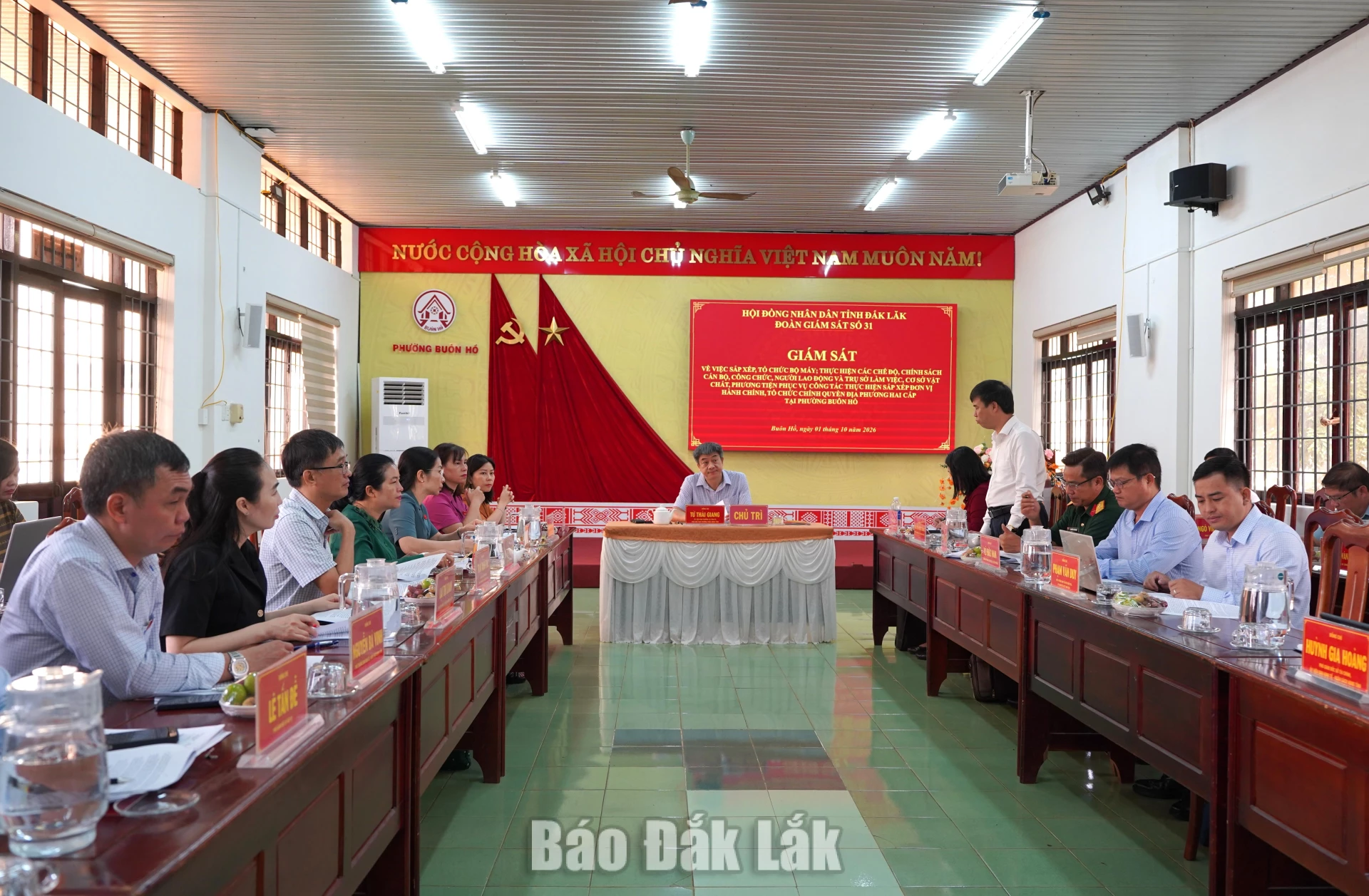 Quang cảnh buổi làm việc.