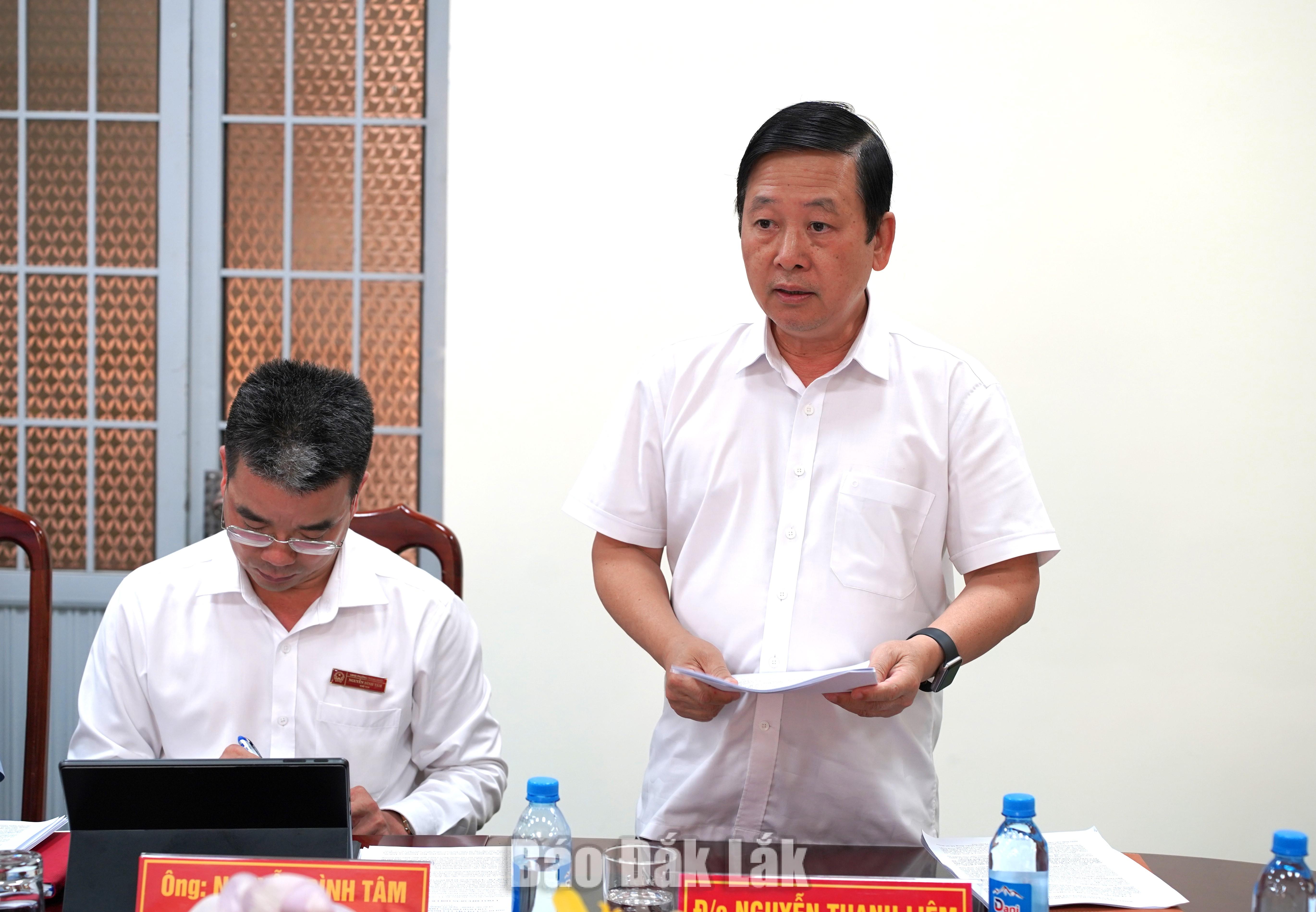Bí thư Đảng ủy, Chủ tịch HĐND phường Thành Nhất Nguyễn Thanh Liêm báo cáo thêm một số nội dung liên quan.