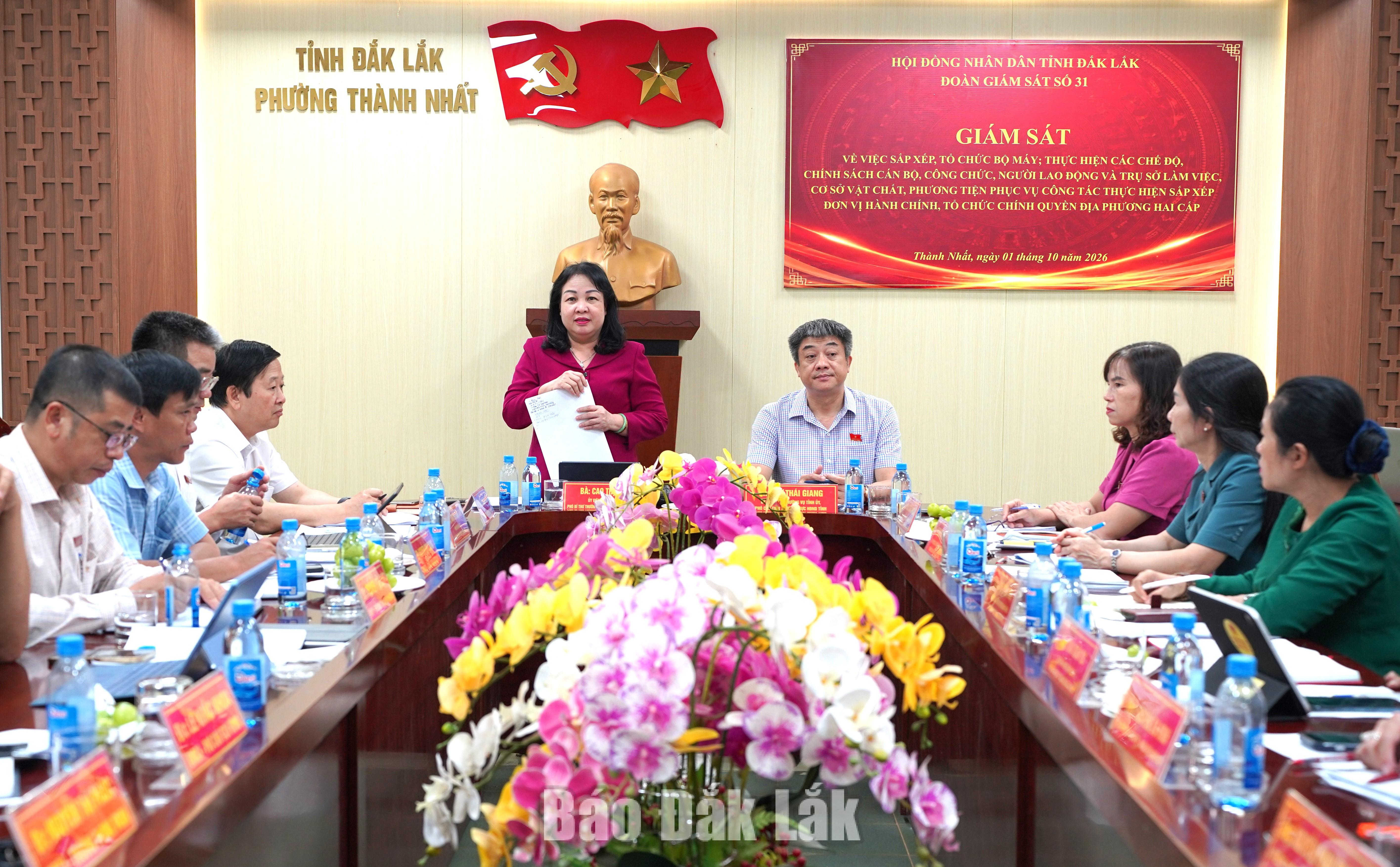 Ủy viên Trung ương Đảng, Phó Bí thư Thường trực Tỉnh ủy, Chủ tịch HĐND tỉnh Cao Thị Hòa An phát biểu tại buổi làm việc.
