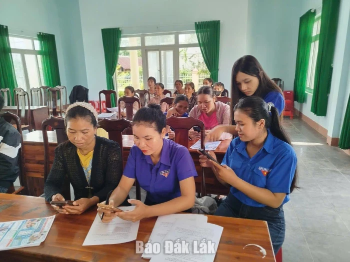 Xã Liên Sơn Lắk triển khai hành chính công lưu động tại các thôn, buôn