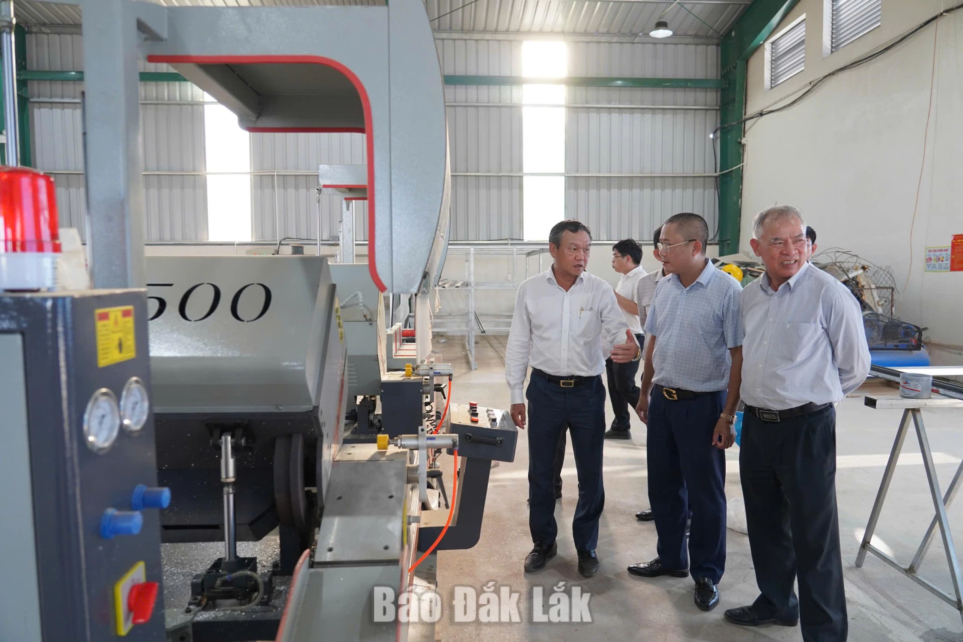 Phó Chủ tịch UBND tỉnh Đào Mỹ kiểm tra các dự án Nhà máy lắp ráp thiết bị điện của Công ty CP Công nghiệp Miền Trung.