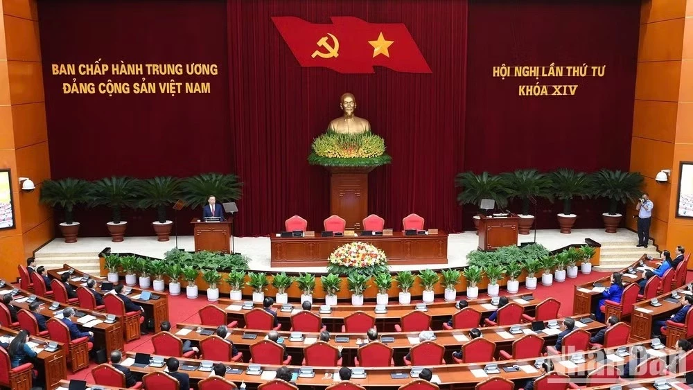The closing sitting of the 14th Party Central Committees fourth meeting on October 8 afternoon (Photo: nhandan.vn)