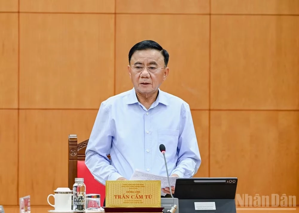 Thường trực Ban Bí thư Trần Cẩm Tú ký ban hành Quy định số 227-QĐ/TW, ngày 19/10/2026 về kiểm điểm và đánh giá, xếp loại chất lượng đối với tập thể, cá nhân trong hệ thống chính trị và trong toàn Đảng. Ảnh: Báo Nhân Dân