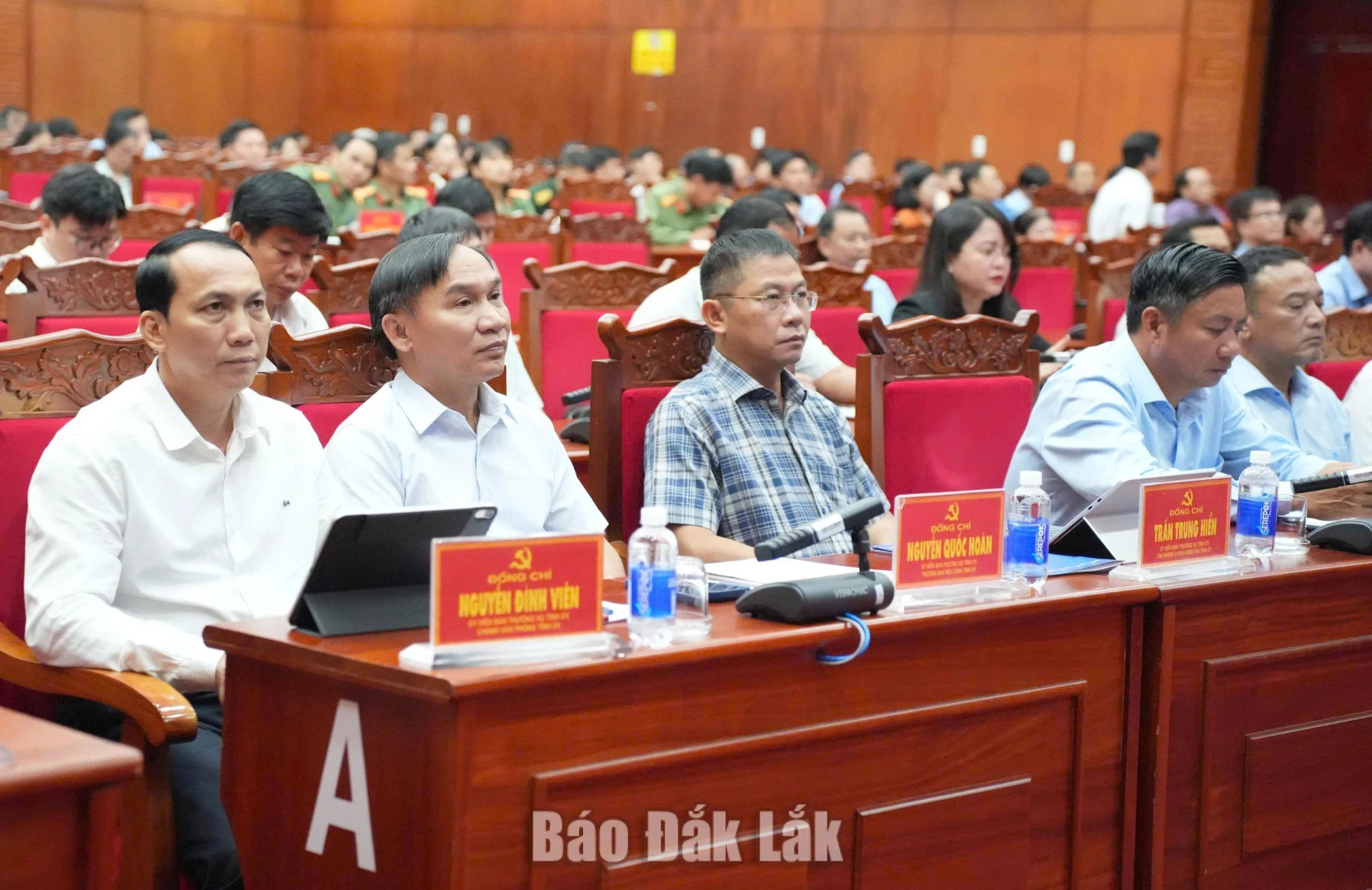Các đại biểu dự hội nghị.