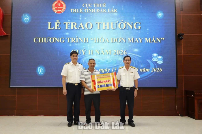 Mua hàng có hóa đơn, một cá nhân trúng thưởng 20 triệu đồng