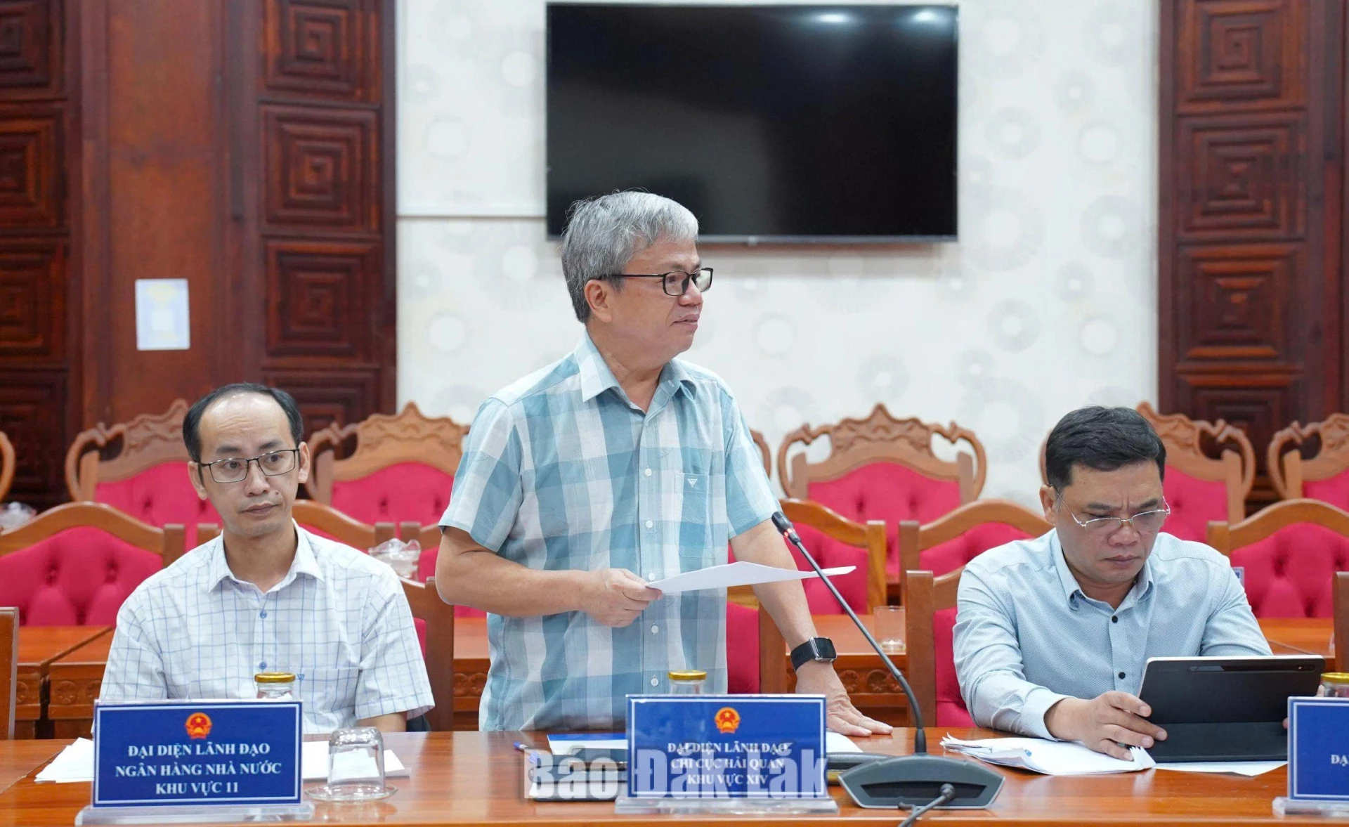 Ông Hồ Văn Dũng - Phó Chi cục trưởng Chi cục Hải quan khu vực XIV phát biểu thảo luận tại hội nghị.