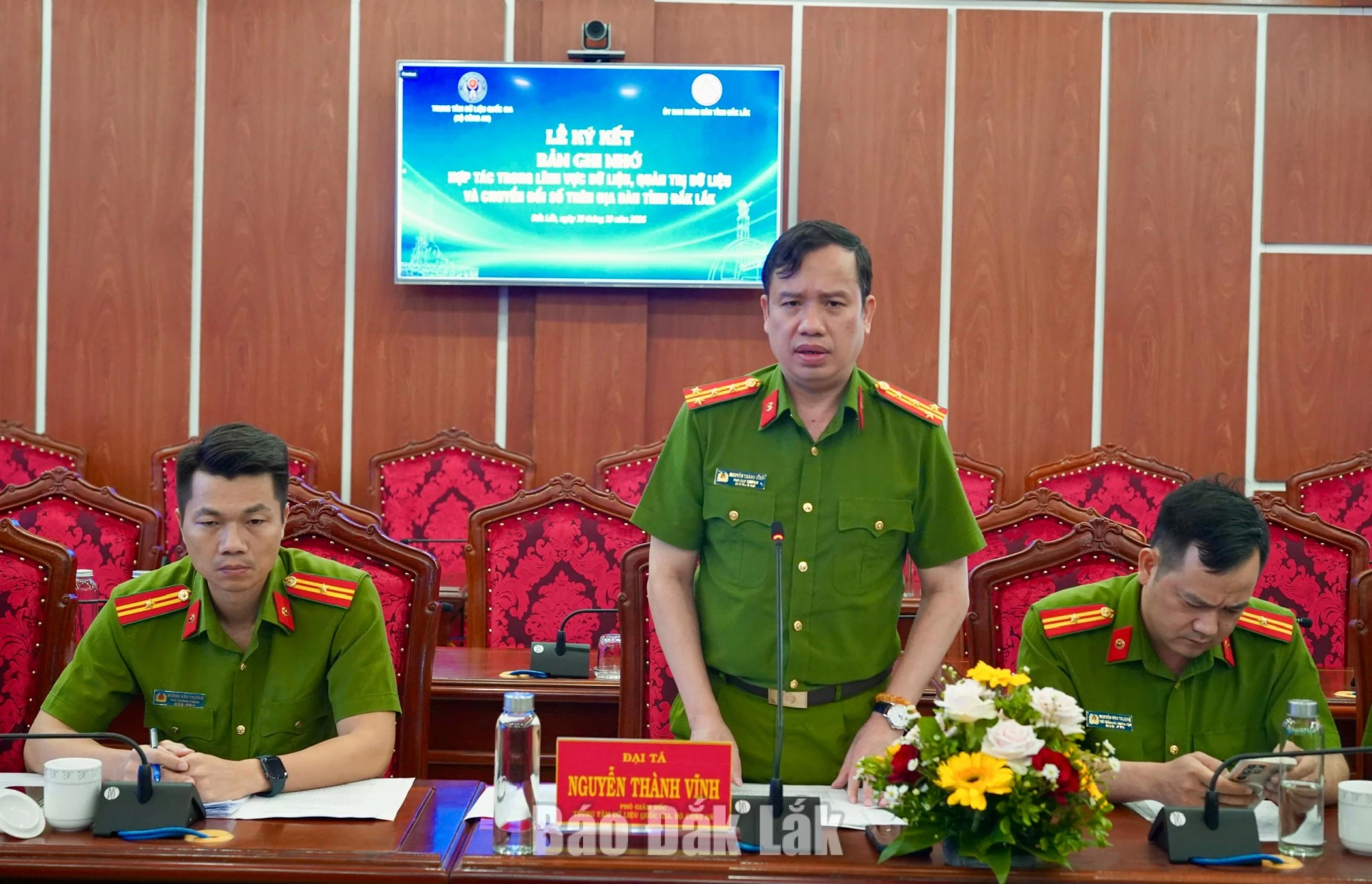Đại tá Nguyễn Thành Vĩnh, Phó Giám đốc Trung tâm Dữ liệu Quốc gia, Bộ Công an phát biểu tại buổi lễ ký kết.