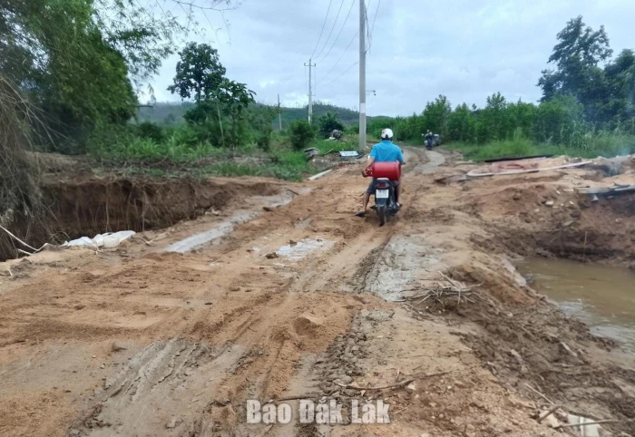 đường giao thông từ xóm Khẩu Mương đi Lộn Hiệu (thôn Suối Cối 1)