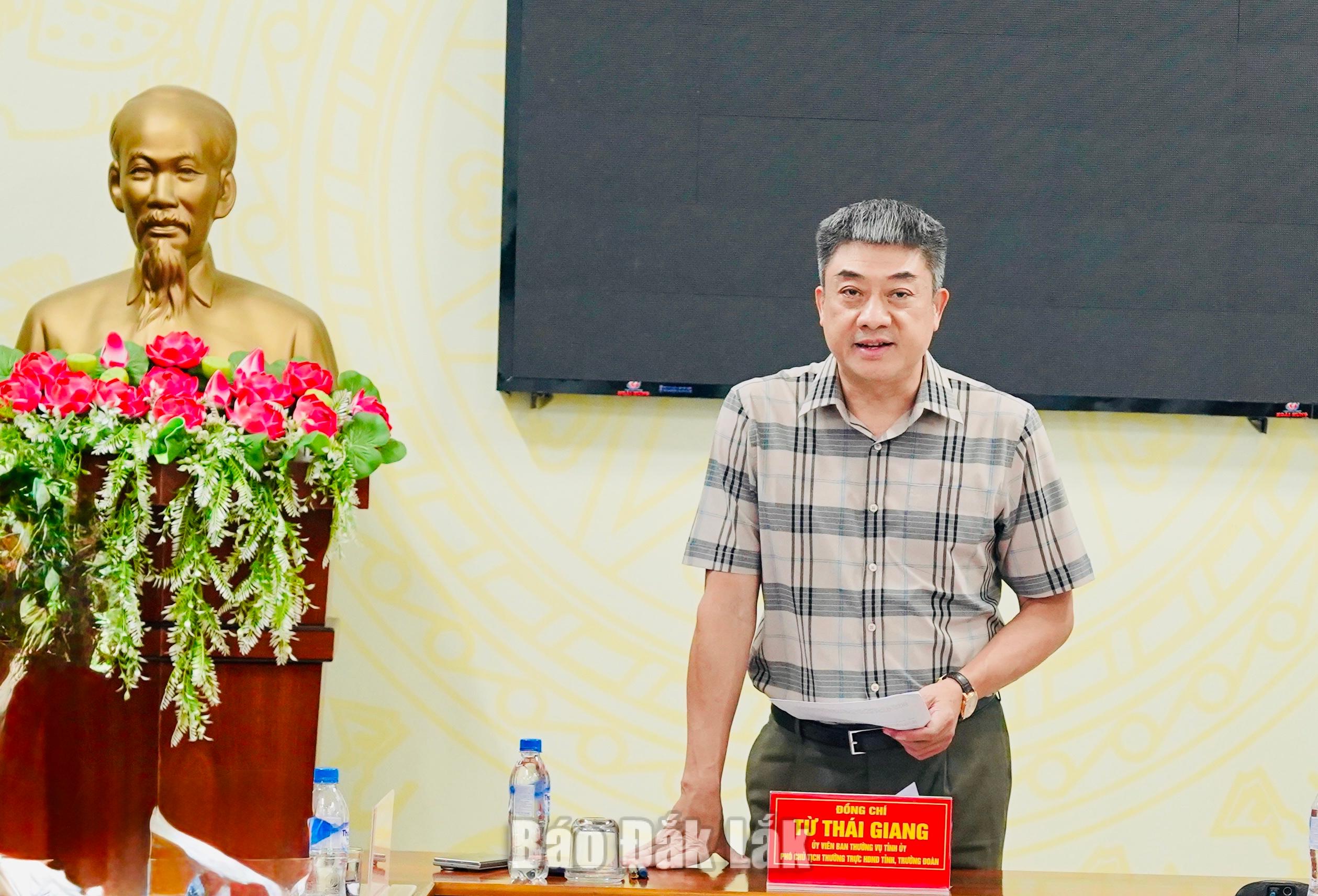 Đồng chí Từ Thái Giang, Ủy viên Ban Thường vụ Tỉnh ủy, Phó Chủ tịch Thường trực HĐND tỉnh phát biểu kết luận tại buổi làm việc.