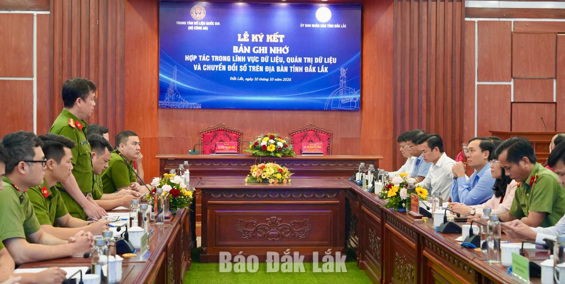 Quang cảnh buổi ký kết.