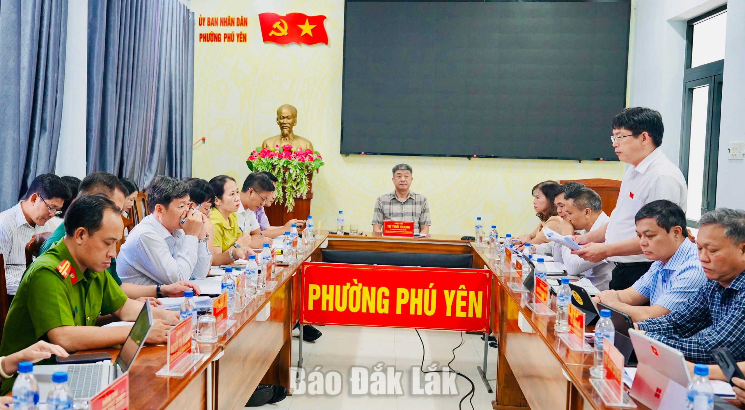 Quang cảnh buổi làm việc.