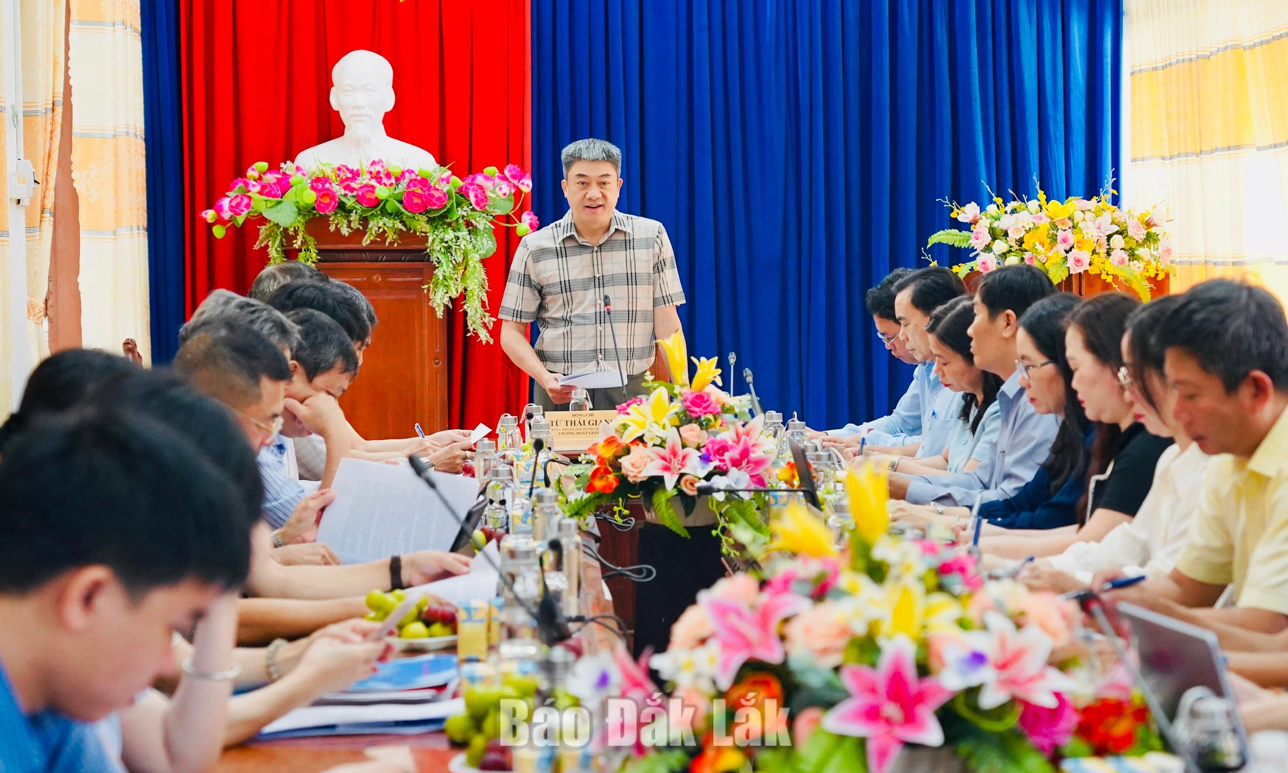 Quang cảnh buổi làm việc.
