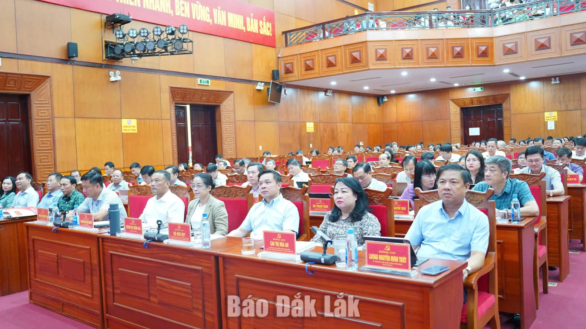 Các đại biểu dự hội nghị.