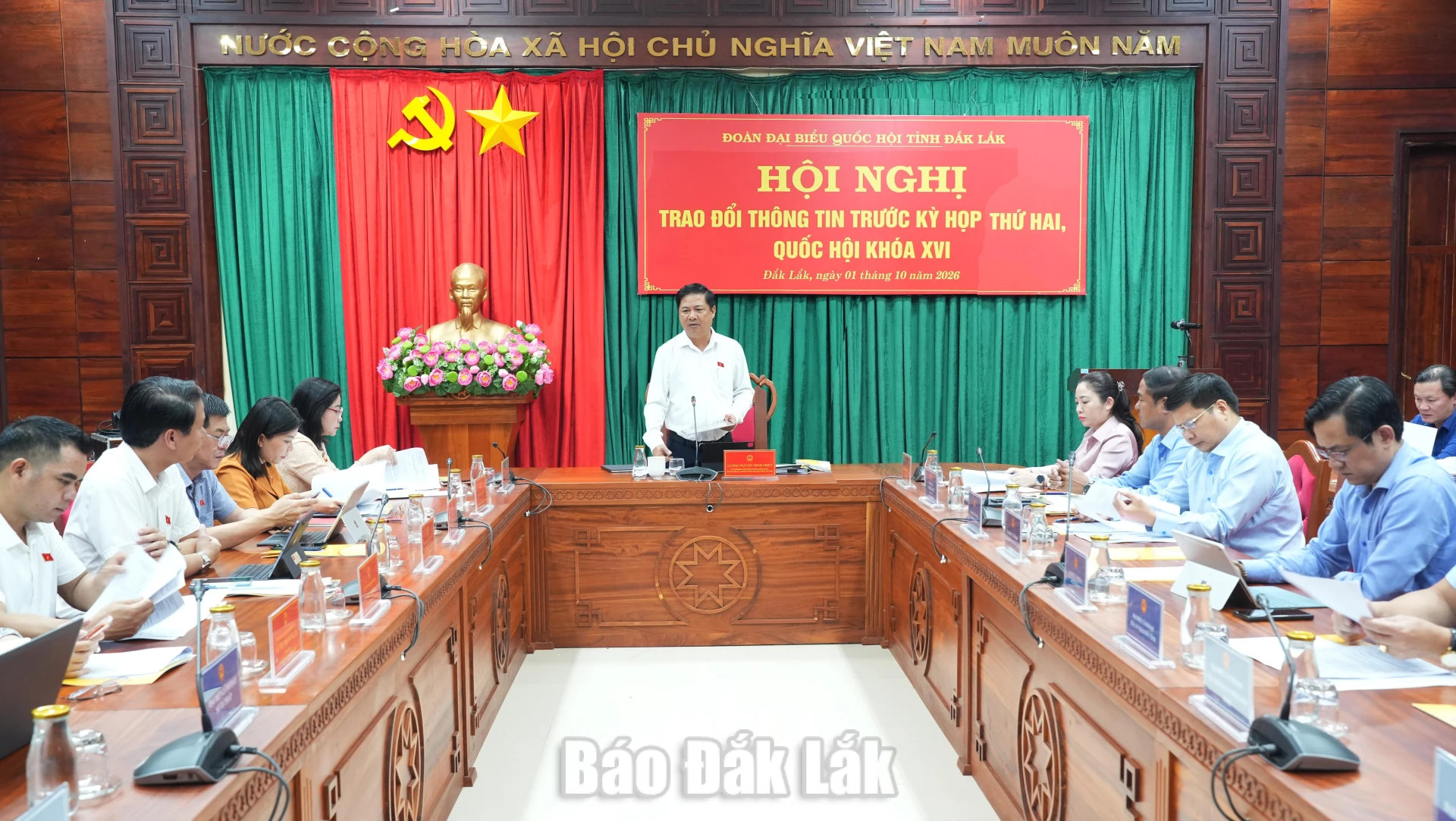 Quang cảnh buổi làm việc.