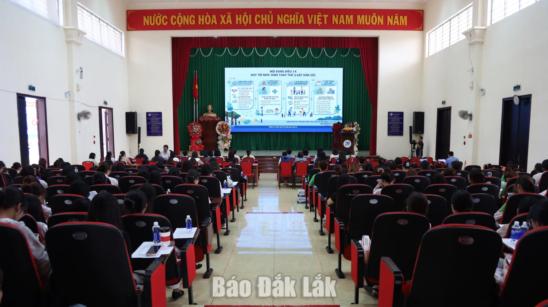 Toàn cảnh hội nghị truyền thông dự thảo nghị quyết